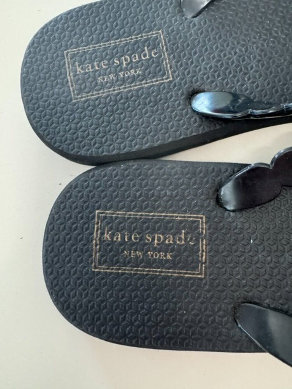 NWOT Kate Spade Denise Black Bow Flip Flop Sandals, Size 7 - Picture 3 of 4
